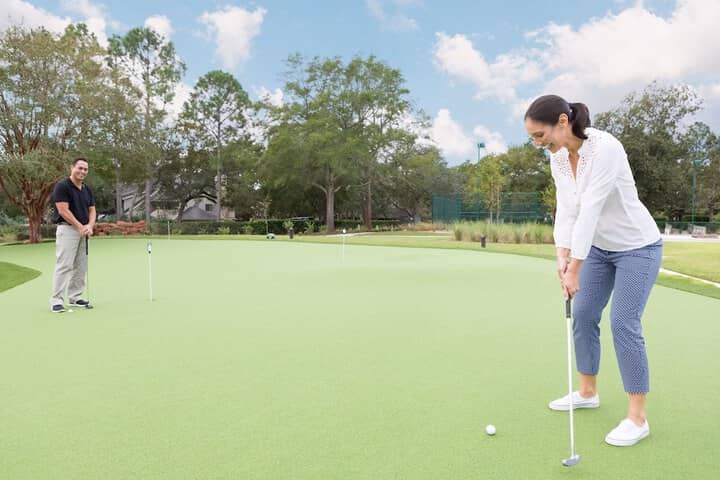 Indoor golf driving range